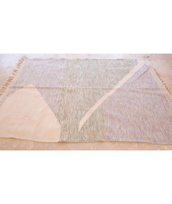 Tapis Kilim Berbere marocain pure laine 166 x 250 cm est présent 