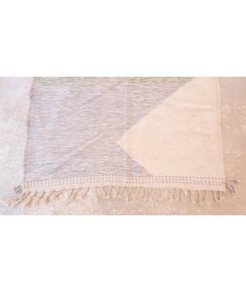 Tapis Kilim Berbere marocain pure laine 166 x 250 cm est présent 