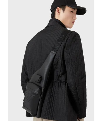 Emporio Armani Sac à dos à bretelle unique en cuir régénéré imprimé saffiano outlet