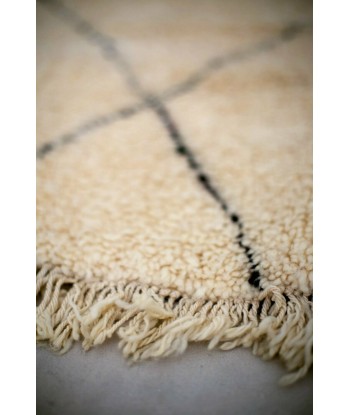 Tapis berbere authentique marocain laine noir blanc Kchacha une grave pollution 