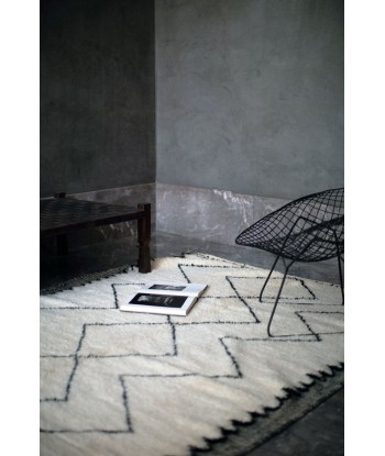 Tapis berbere authentique marocain laine noir blanc Riad prix